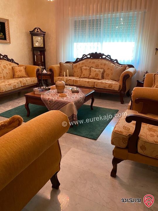 شقة أرضية مساحة 212م + مع ترس واسع جدا 100م للبيع في عمان - طبربور 