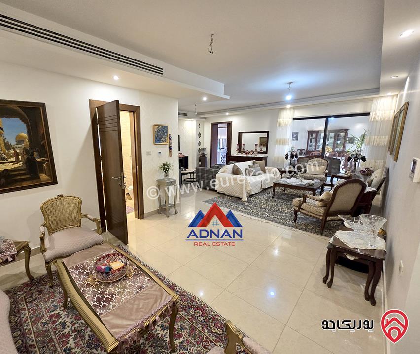 شقة ارضية مفروشة مساحة 130م داخلي و 30م خارجي للايجار السنوي في عمان - خلدا