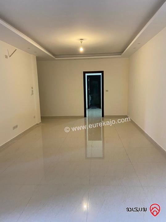 شقة تسوية طابقية مساحة 270م داخلي و 50م خارجي للإيجار في عمان - دير غبار