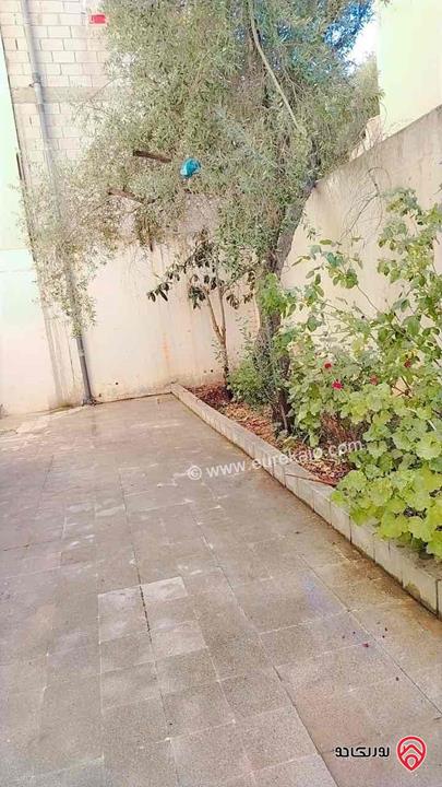 شقة مساحة 135م أرضية للبيع في عمان - أبو نصير حارة ٣ 
