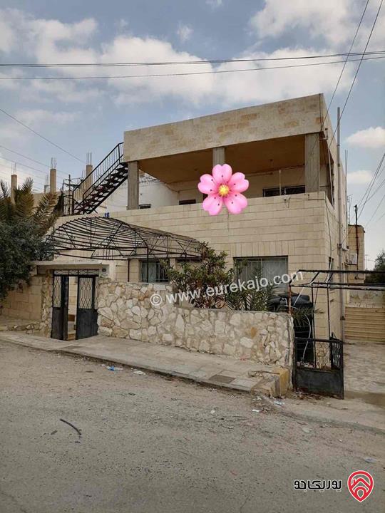 منزل مستقل طابقين مساحة 320م على أرض 820م للبيع في الزرقاء الجديدة - البتراوي 
