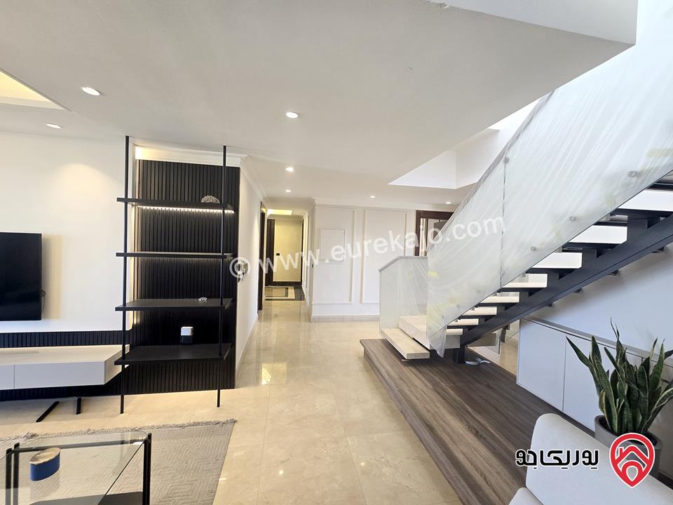 شقة مفروشة طابق ثالث دوبلكس مساحة 270م و للبيع في عمان - جبل عمان