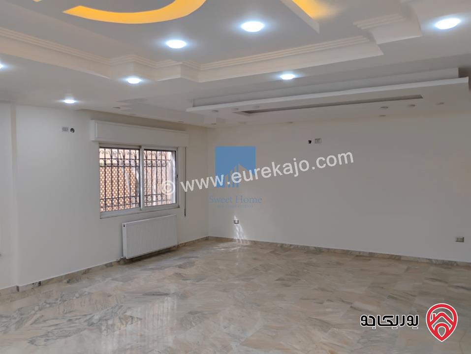 شقة أرضية مساحة 225م مع حديقة وترسات 100م تشطيب سوبر ديلوكس للبيع في عمان - خلدا