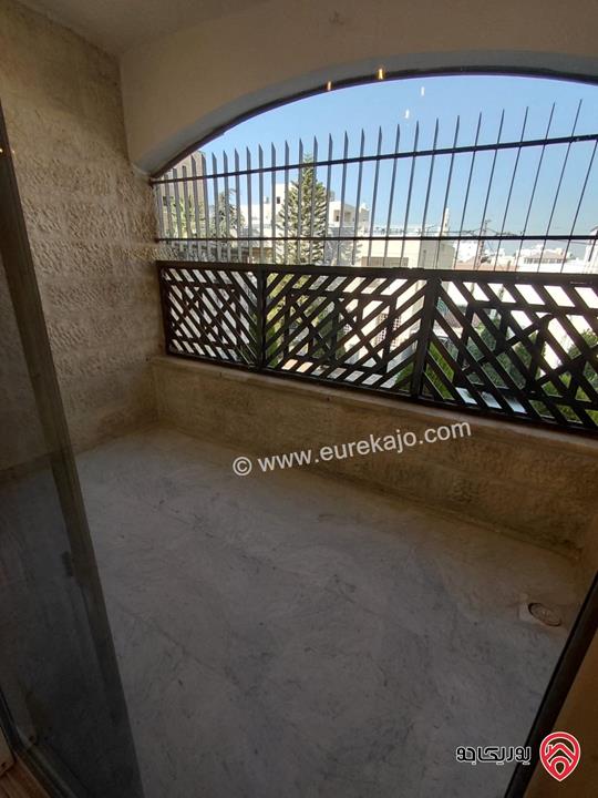 شقة مجددة طابق أول مساحة 200م للإيجار في عمان - دير غبار 