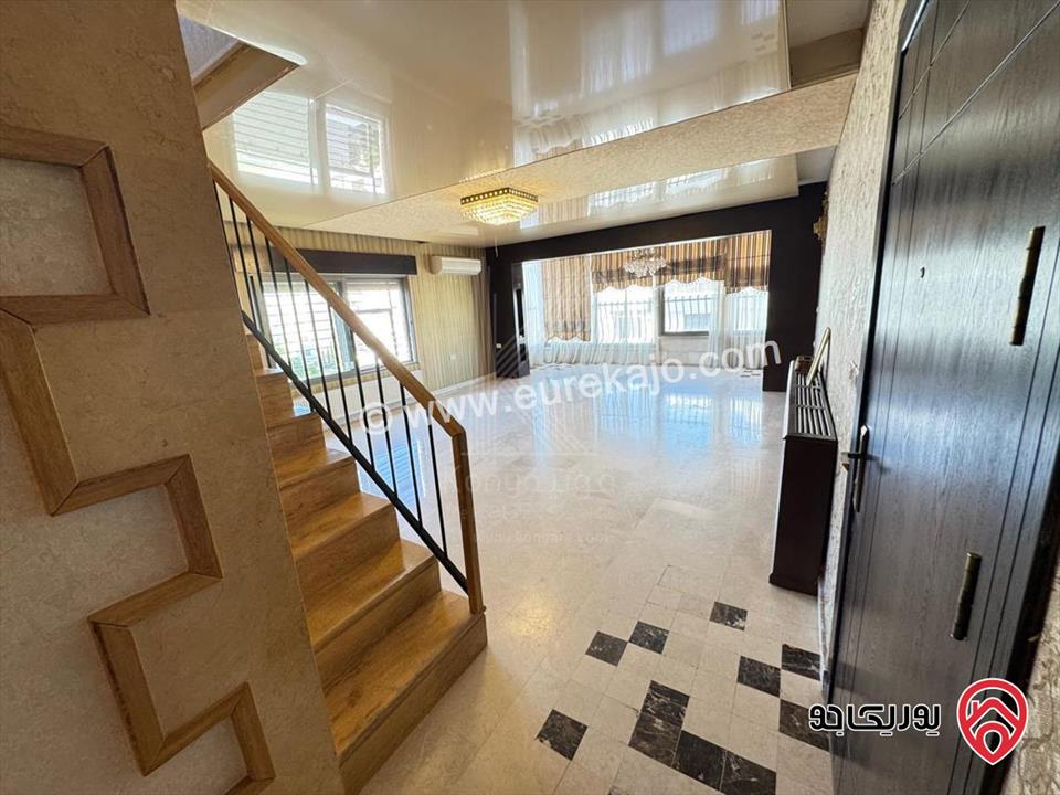 شقة مميزة طابق ثالث دوبلكس مساحة 250م للبيع في عمان - رجم عميش مع اطلالة جميلة