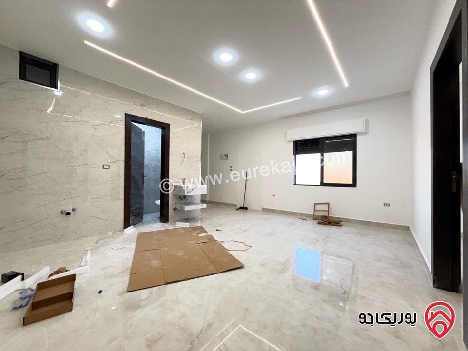 شقة طابق ثالث مع روف مساحة 210م للبيع في عمان - طبربور