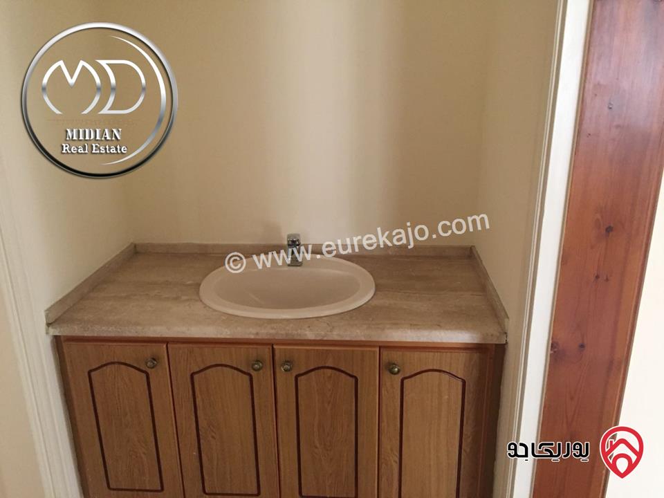 شقة ارضية طابقية فارغة للايجار في عمان - عبدون مساحة 300م مع ترس و حديقة 150م اطلالة جميلة