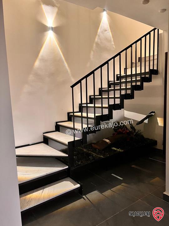 شاليه فخم جدا مساحة الأرض 311م على شارعين ومساحة البناء 220م للبيع في البحر الميت - الروضة 