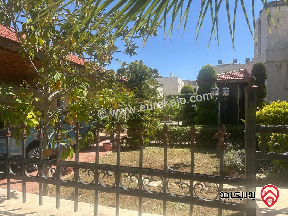 أرض سكنية مساحة 840م عليها منزل 217م للبيع في عمان - الجندويل