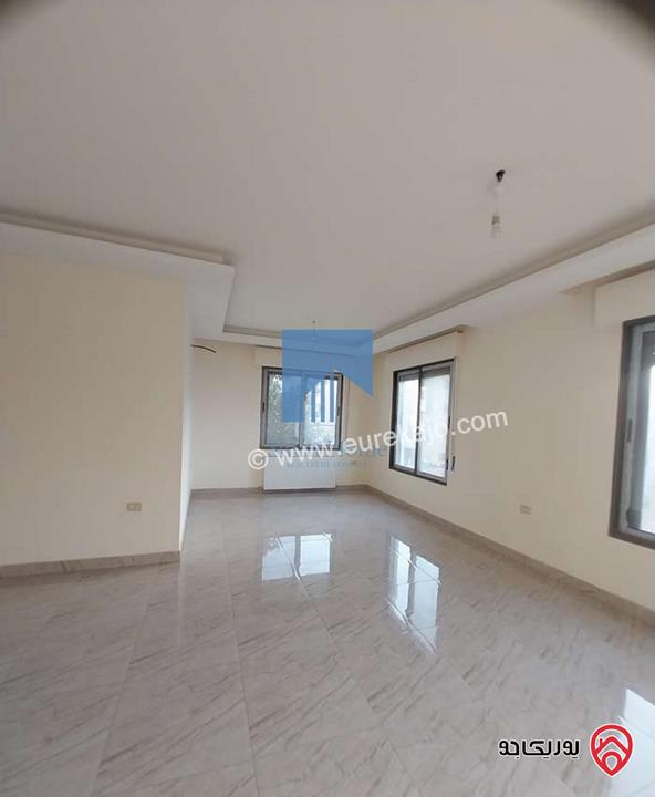 شقة مميزة طابق ثالث 180م مع روف 80م للبيع في عمان - الرابية