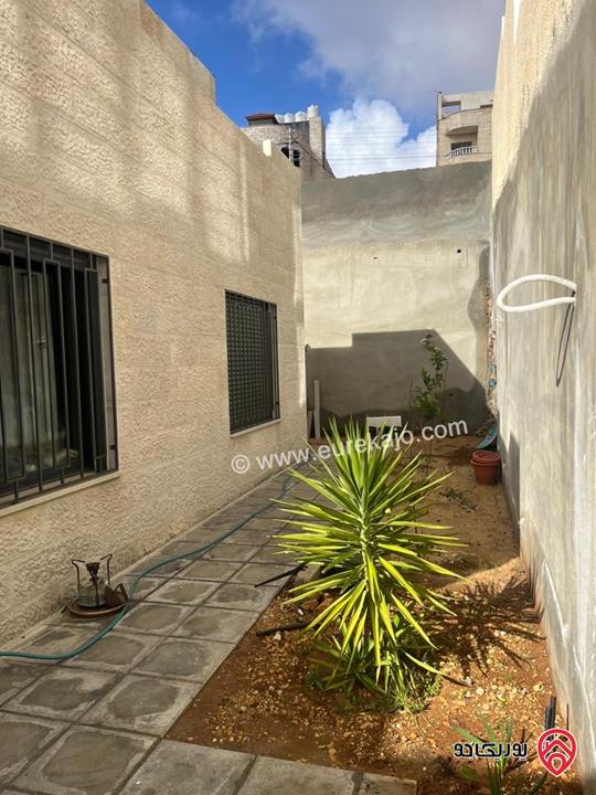 فيلا مساحة 200م على ارض 420م للبيع في عمان - ابو نصير 