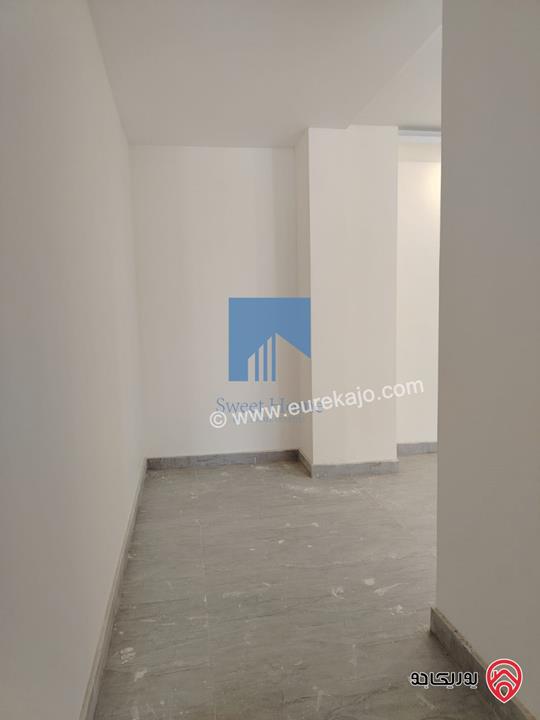 شقة فاخرة للبيع في الجندويل - مقابل شركة زين طابق ثالث مع روف دوبلكس 193م تشطيب سوبر ديلوكس لم تسكن