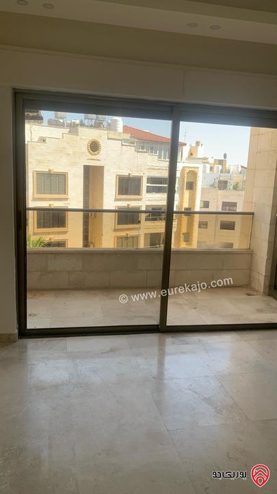 شقة فارغة طابقية فخمة جدا مساحة 230م للايجار في عمان - أم اذينة من المالك مباشرة باطلاله بانورامية 