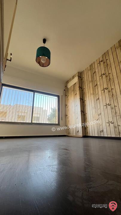 شقة طابقية طابق ثالث مساحة 190م للايجار في عمان - ام اذينة