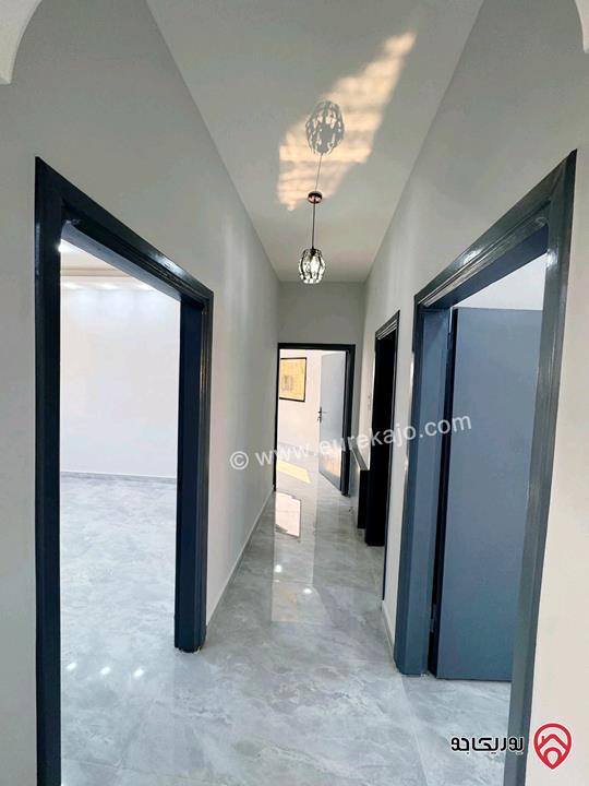 شقة طابق ثاني مساحة 150م للبيع في الزرقاء الجديدة