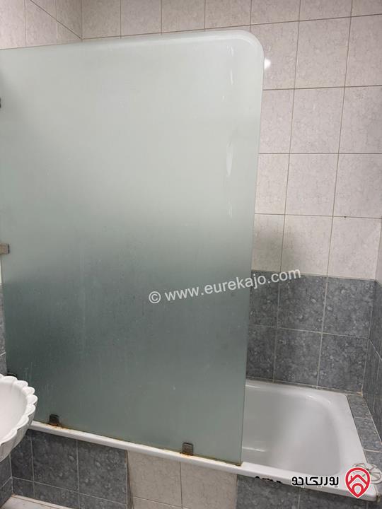 شقة طابق شبه أرضي مساحة 150م داخلي و 150م خارجي للايجار في عمان - الرابية 