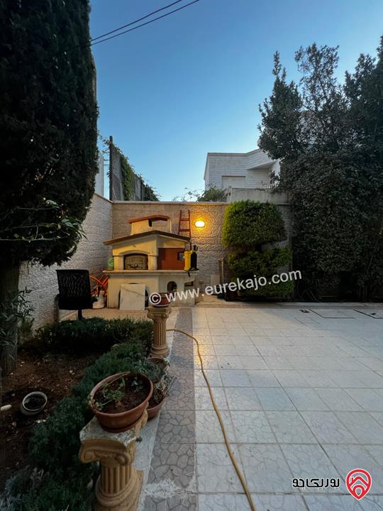 شقة مفروشة مع مسبح شبه ارضية مساحة 200م داخلي و 100م خارجي للايجار في عمان - عبدون