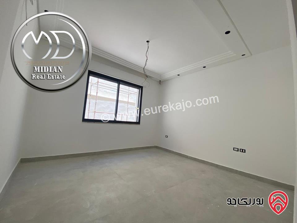 شقق جديدة طابقية فارغة للايجار في عمان - الكرسي مساحة 350م 4 نوم تشطيبات و ديكورات عصرية فاخرة منطقة فلل اطلالة رائعة