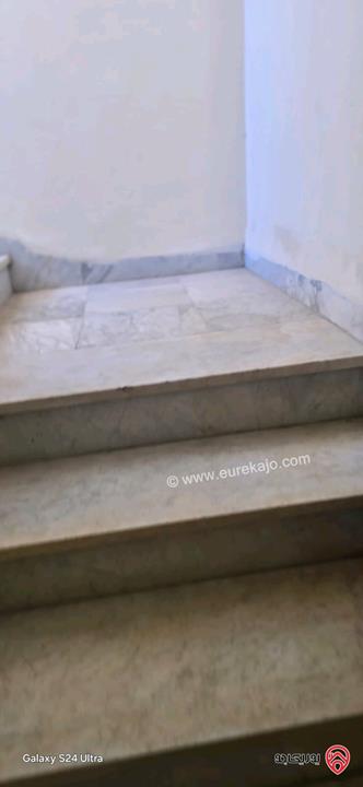عمارة على ارض 820م للبيع في عمان - أم أذينة