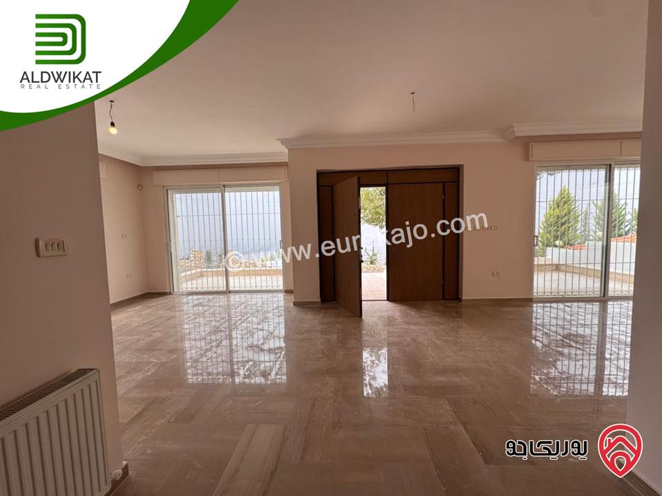 فيلا مستقلة للبيع في عمان - صويلح بالقرب من الحمر مساحة الأرض860م مساحة البناء 390م موقع اطلالة