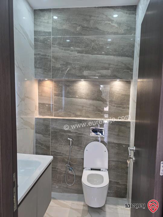 شقة أرضية مساحة 143م مع باركنج وترس ومدخل خاص 50م للبيع في عمان - شفا بدران