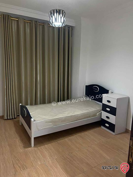 شقة طابق رابع مع روف مساحة 220م للبيع في عمان - ام السماق من المالك