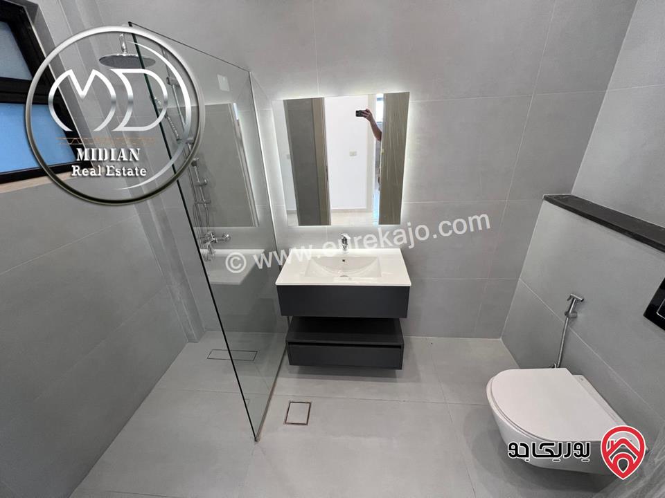 شقة دوبلكس جديدة طابق أخبر مع روف للبيع في عمان - حي الصحابة مساحة 215م مع تراسات اطلالة رائعة بسعر مميز