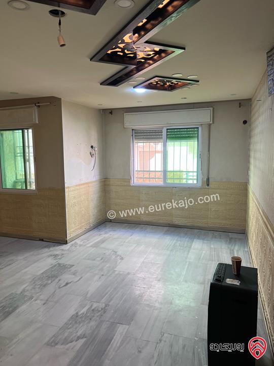 شقة شبه أرضية مساحة 100م داخلي و 100م خارجي للبيع في عمان - الجبيهة 