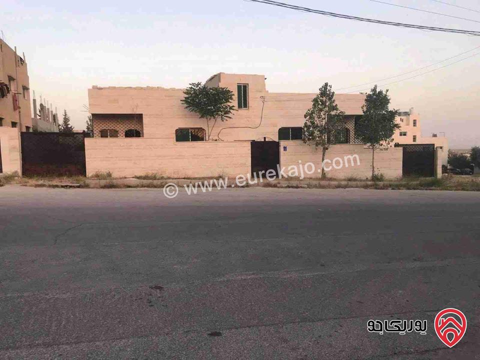 منزل مستقل مساحة الأرض 1154م والبناء 300م للبيع في جاوا 