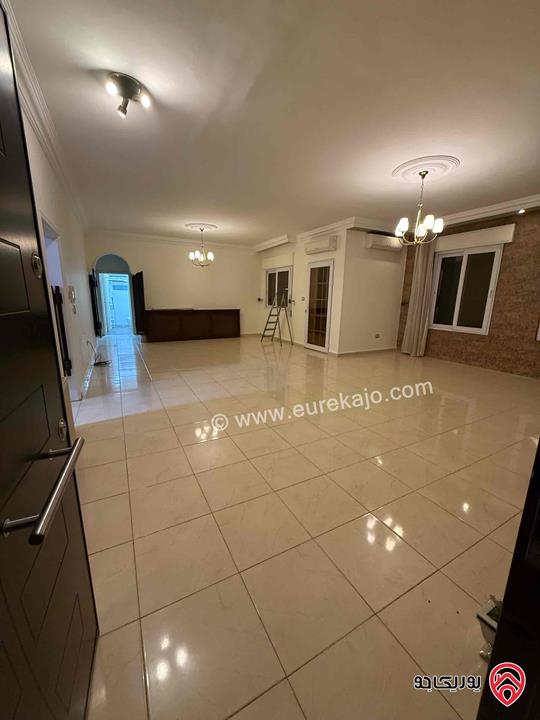 شقة مساحة 170م طابق ثاني مع مصعد عمارة هادئة عائلات للإيجار  في عمان - دير غبار