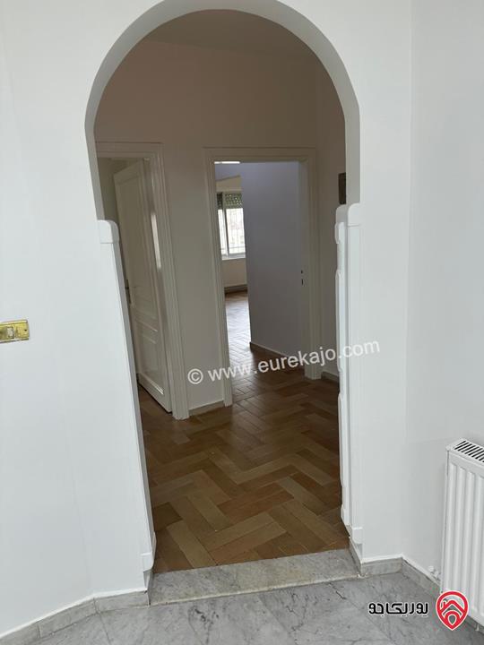 شقة طابق رابع مساحة 140م للبيع في عمان - أم اذينة