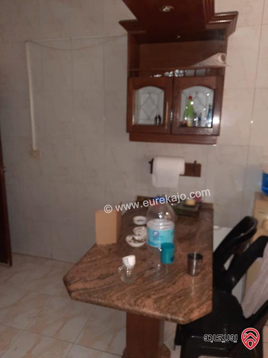 شقة مساحة 149م العمارة تقع على شارعين الشقة من الشارع الاول تسوية ثاني، ومن الشارع الخلفي طابق اول للبيع في عمان - طبربور – حي الخزنة 