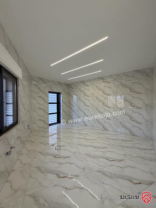 شقة طابق ارضي مساحة 170م مع ترس وكراج 100م للبيع في عمان - ضاحية الاستقلال