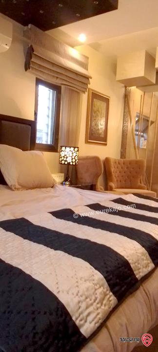 شقة أرضية مفروشة فخمة مساحة 220م مع حديقة كبيرة 350م و كراج و مدخل خاص للإيجار في عمان - الرابية