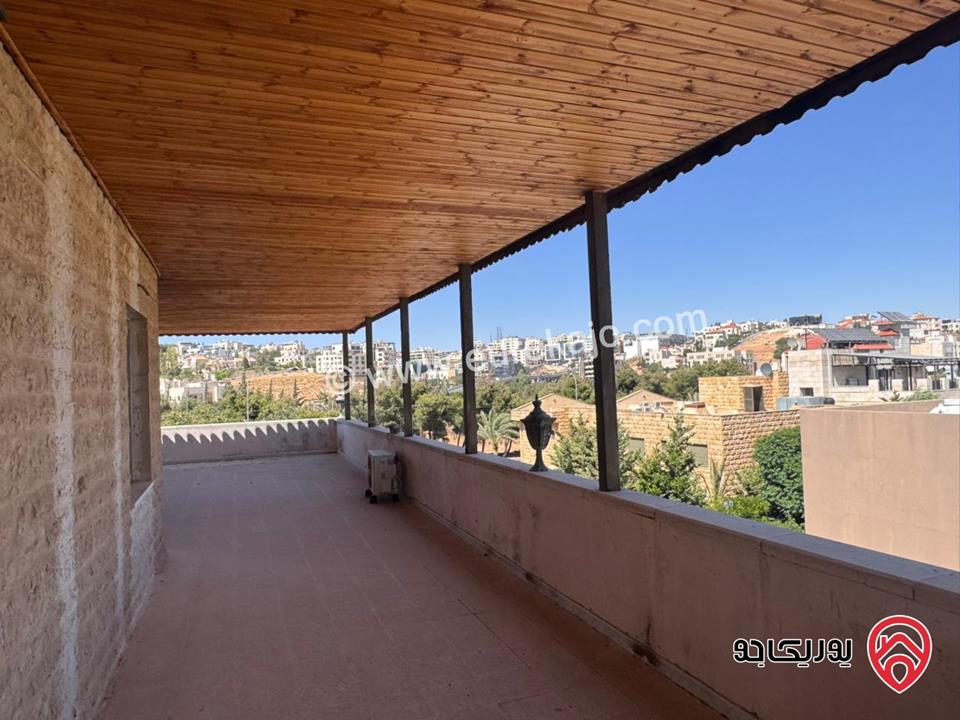 فيلا للبيع في عمان - الجبيهة مساحة الارض 1580م والبناء 1000م ومساحة الحديقة 400م