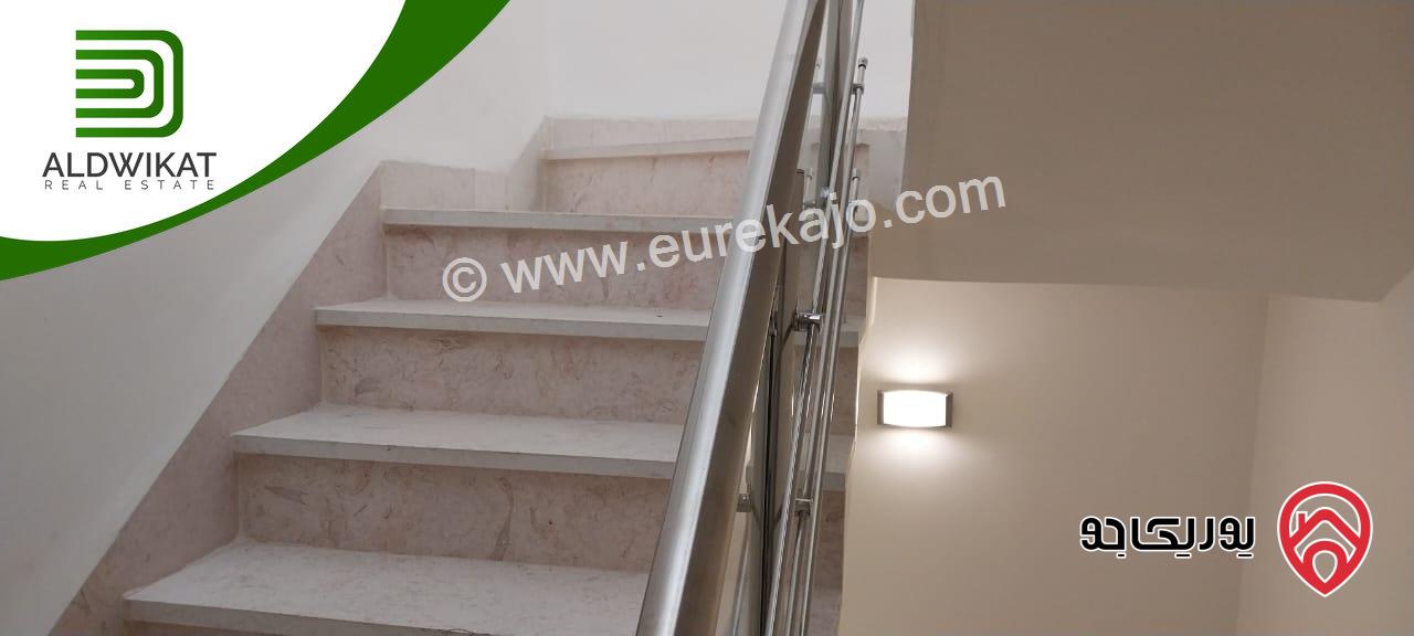  شبه فيلا متلاصقة مفروشة للبيع في عمان - ام السماق مساحة الارض 150م ومساحة البناء 180م بسعر مغري 