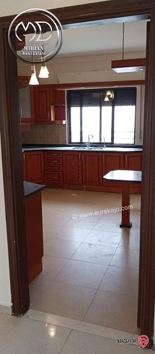 فيلا للبيع في عمان - ضاحية الرشيد مساحة 260م مع تراسات و حدائق تشطيبات سوبر ديلوكس بسعر مميز جداً