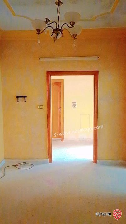 شقة طابق ثاني مساحة 150م للايجار في اربد شارع القدس حي النصر