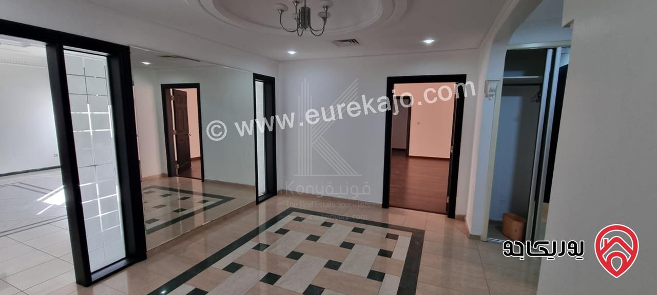 شقة فاخرة مساحة 345م داخلي و 60م خارجي للايجار في عمان - الدوار الخامس