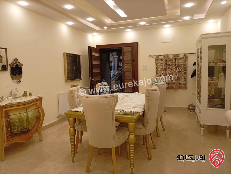 شقة فاخرة شبه أرضية مساحة 221م داخلي و 280م خارجي للبيع في عمان - على طريق المطار