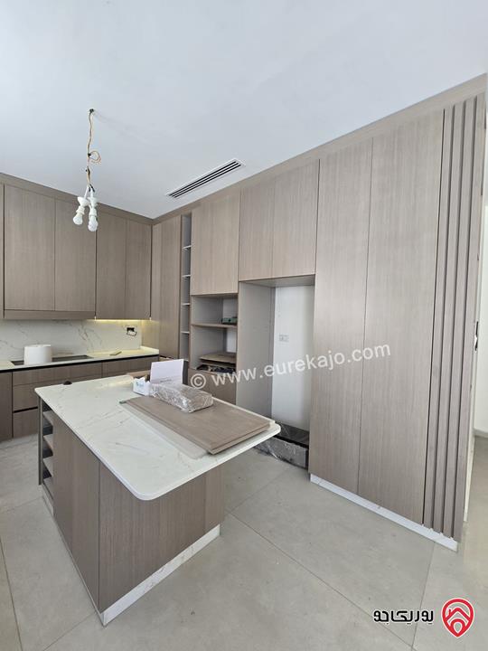 شقة فاخرة شبه ارضية مساحة 250م داخلي و 300م خارجي للإيجار في عمان -  دابوق 