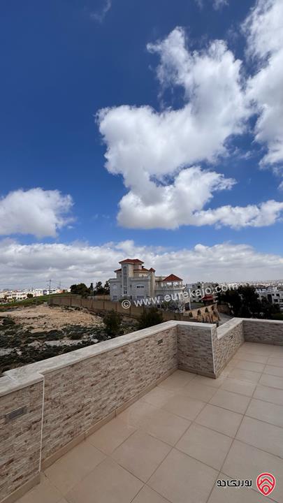 شقة طابق اخير مساحة 187م مع رووف منفصل 48م وترس 110م للبيع في عمان - مرج الحمام