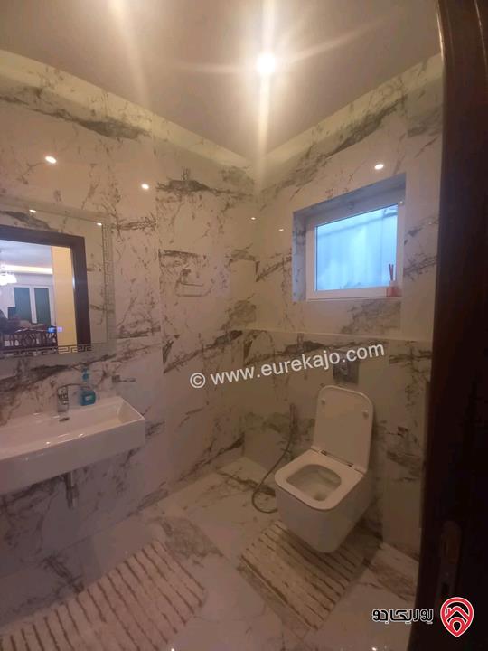 فيلا مساحة 500م على أرض 1900م للبيع في عمان - منطقة ام الدنانير 