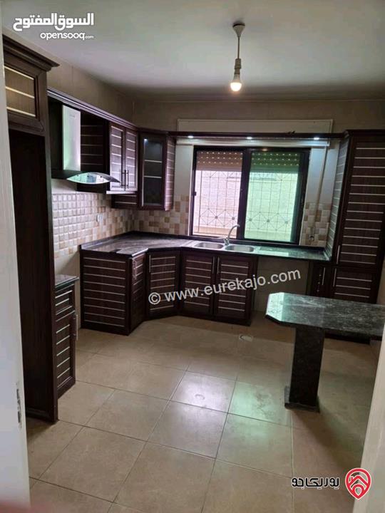 شقة فارغة مساحة 135م طابق ارضي مع ترس 20م للإيجار في عمان - تلاع العلي 