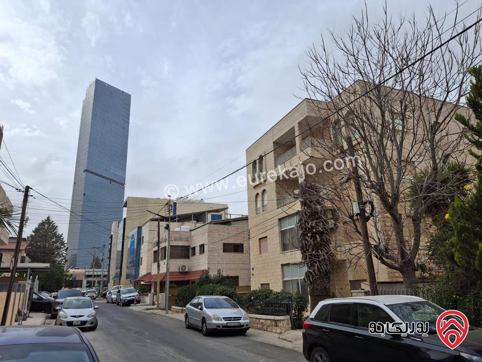 قطعة ارض مساحة 617م عليها بناء قديم للبيع في عمان - ام اذينة