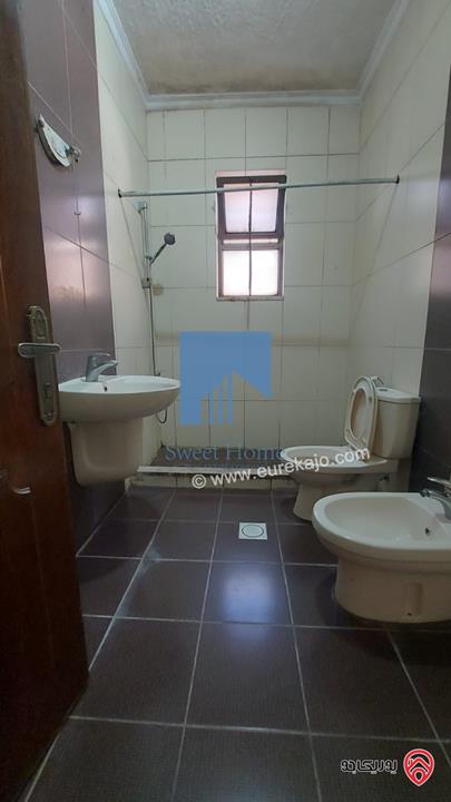 شقة مميزة للبيع في عمان - أم السماق قرب دوار النعيمات طابق اول 250م تشطيب سوبر ديلوكس