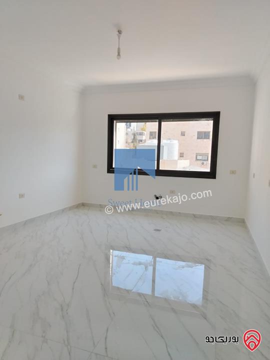 شقة فاخرة للبيع في عمان - خلدا قرب المدارس الإنجليزية طابق ثالث 280م مع روف دوبلكس 180م لم تسكن