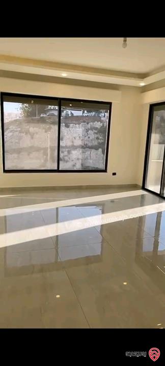 شقة مع رووف مساحة 215م للبيع في عمان - الجبيهة شارع الاردن قرب ديوان الصمادي 