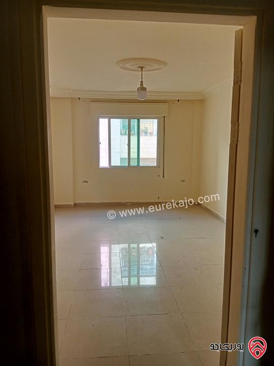 شقة طابق أول مساحة 140م للبيع في اربد غرب مسجد علياء التل