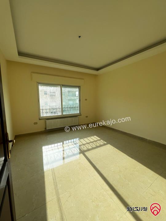 شقة مشمسة طابق ثاني مساحة 200م للايجار في عمان - الرابية